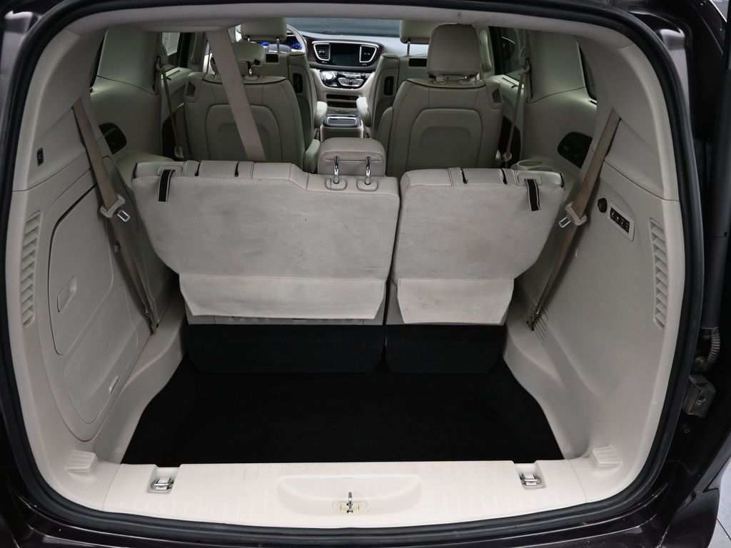 2017 Chrysler Pacifica Limited photo 8
