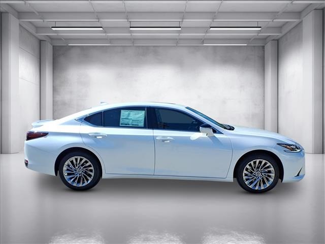 2025 Lexus ES 300h Ultra Luxury photo 2