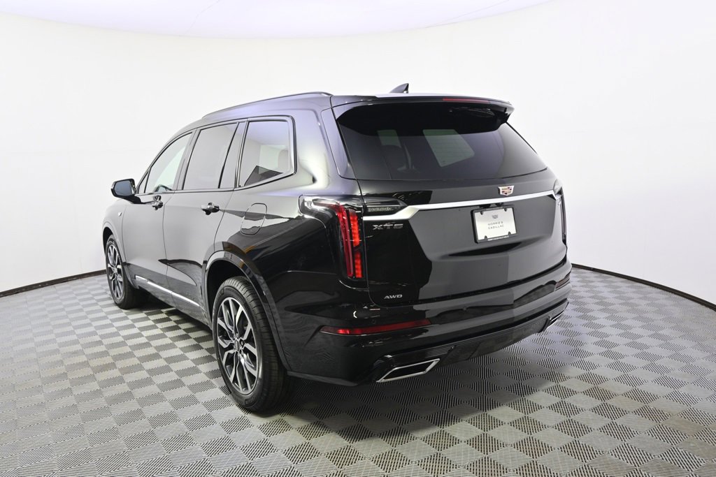 2025 Cadillac XT6 Sport photo 2