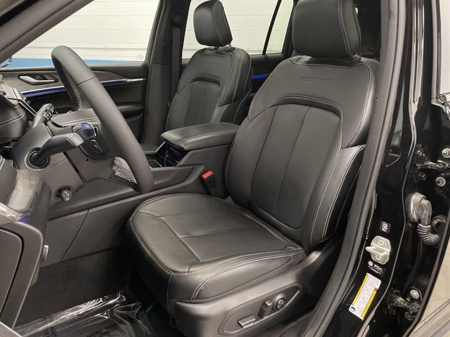 2024 Jeep Grand Cherokee Overland photo 4