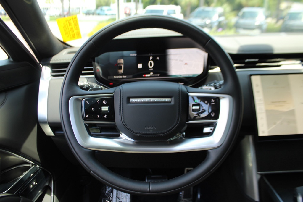2024 Land Rover Range Rover SE photo 9