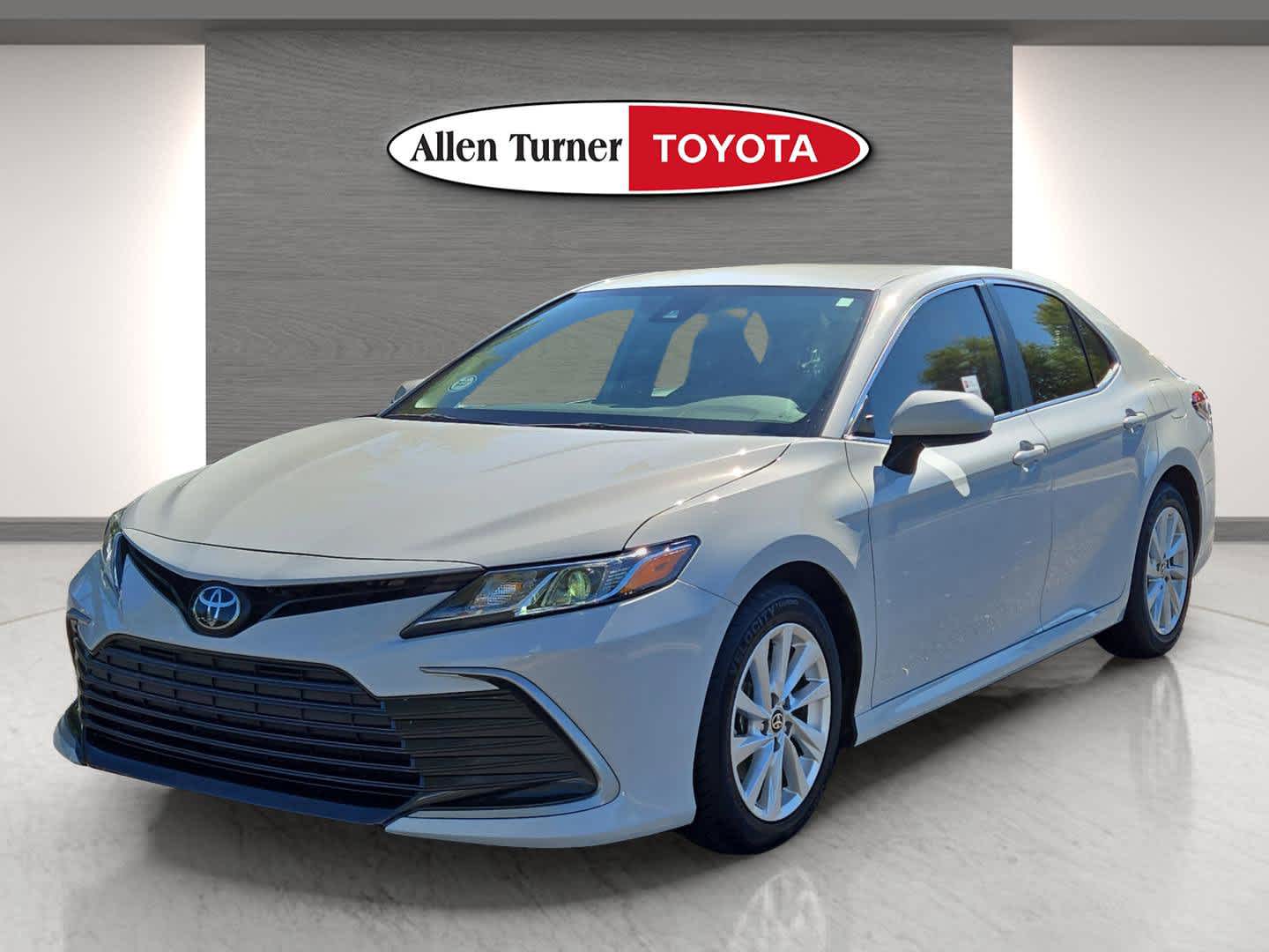 2023 Toyota Camry LE photo 2