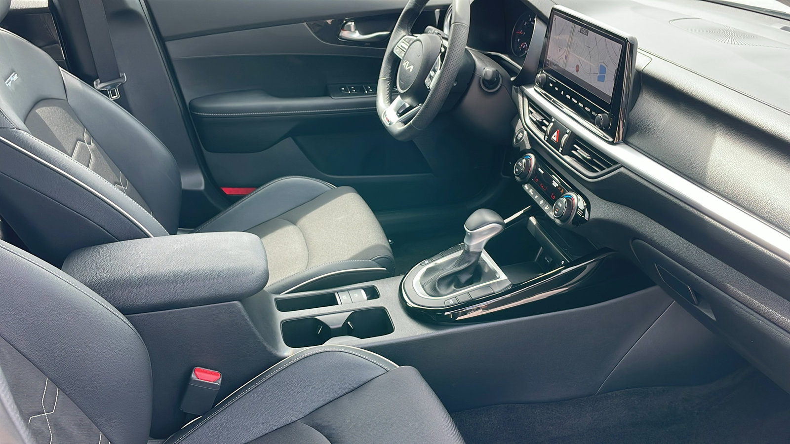 2022 Kia Forte GT-Line photo 24