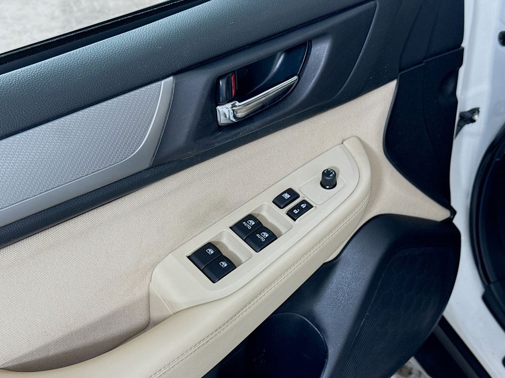 2019 Subaru Outback Premium photo 19