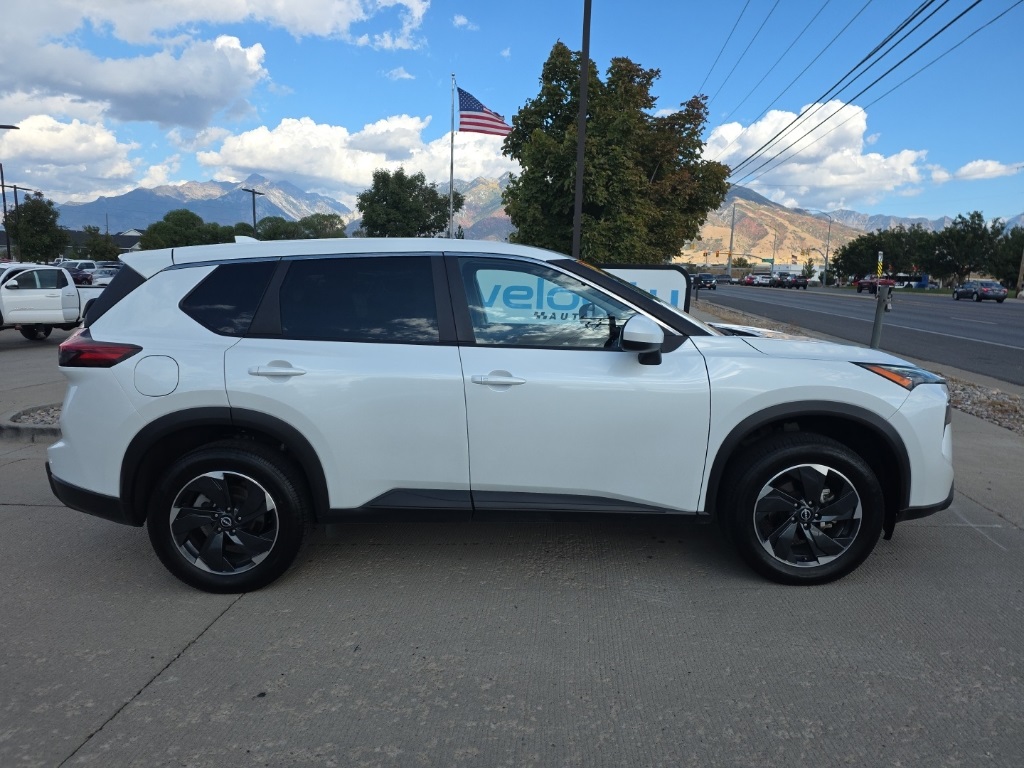 2024 Nissan Rogue SV photo 2