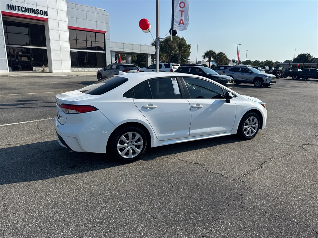 2021 Toyota Corolla LE photo 3
