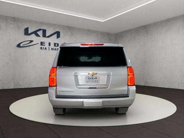 2016 Chevrolet Suburban 1500 LT photo 3