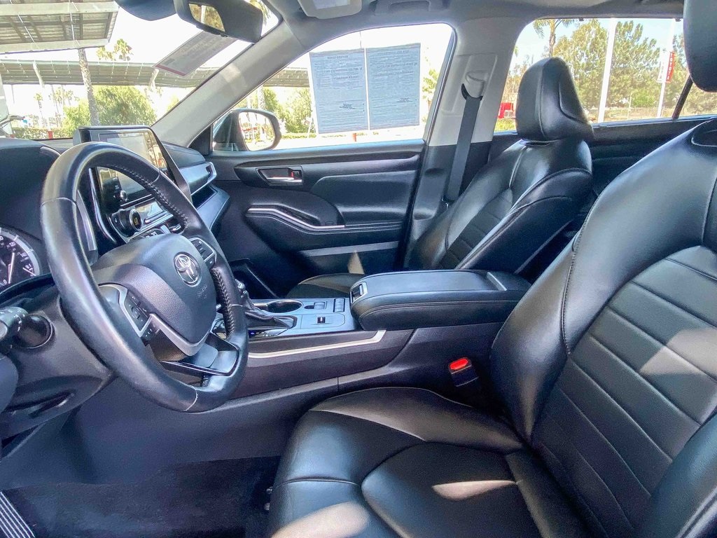 2022 Toyota Highlander XLE photo 16