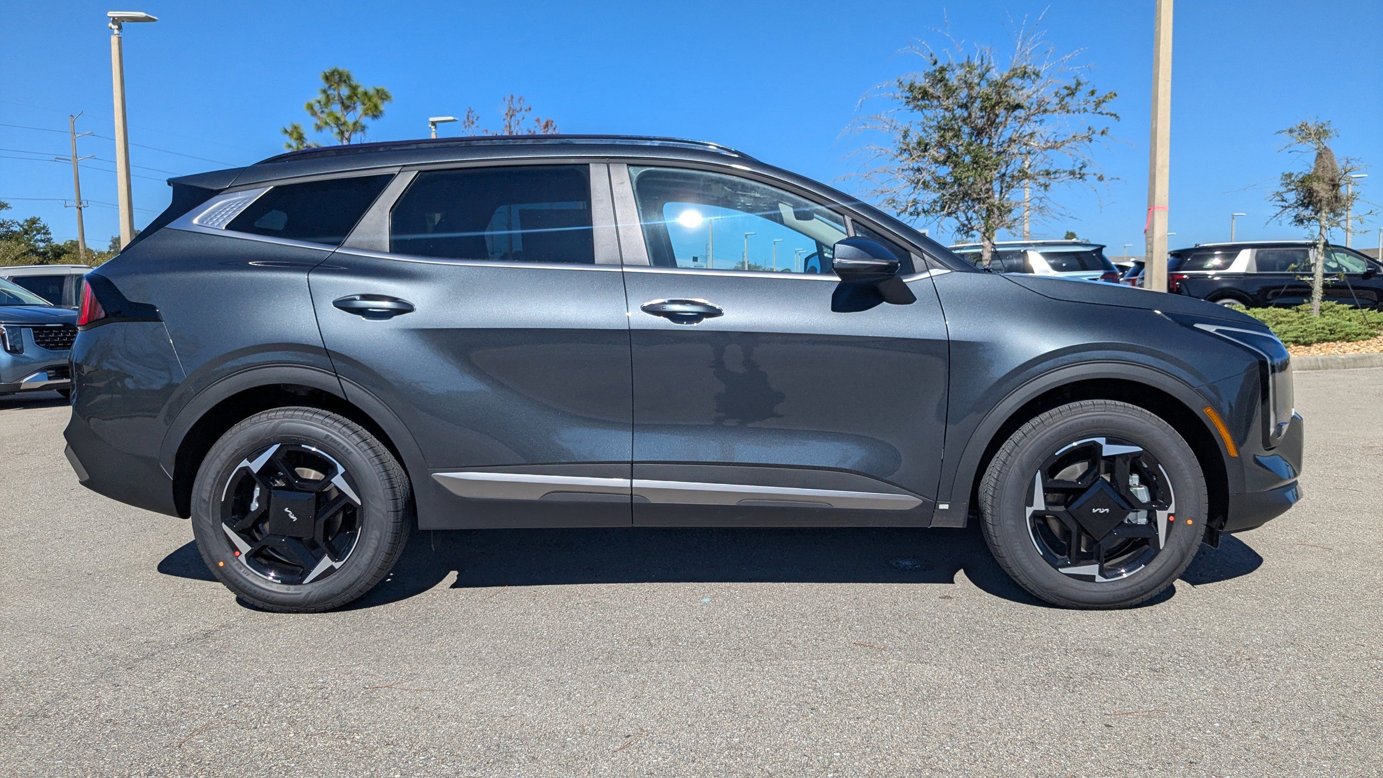 2026 Kia Sportage Hybrid EX photo 3