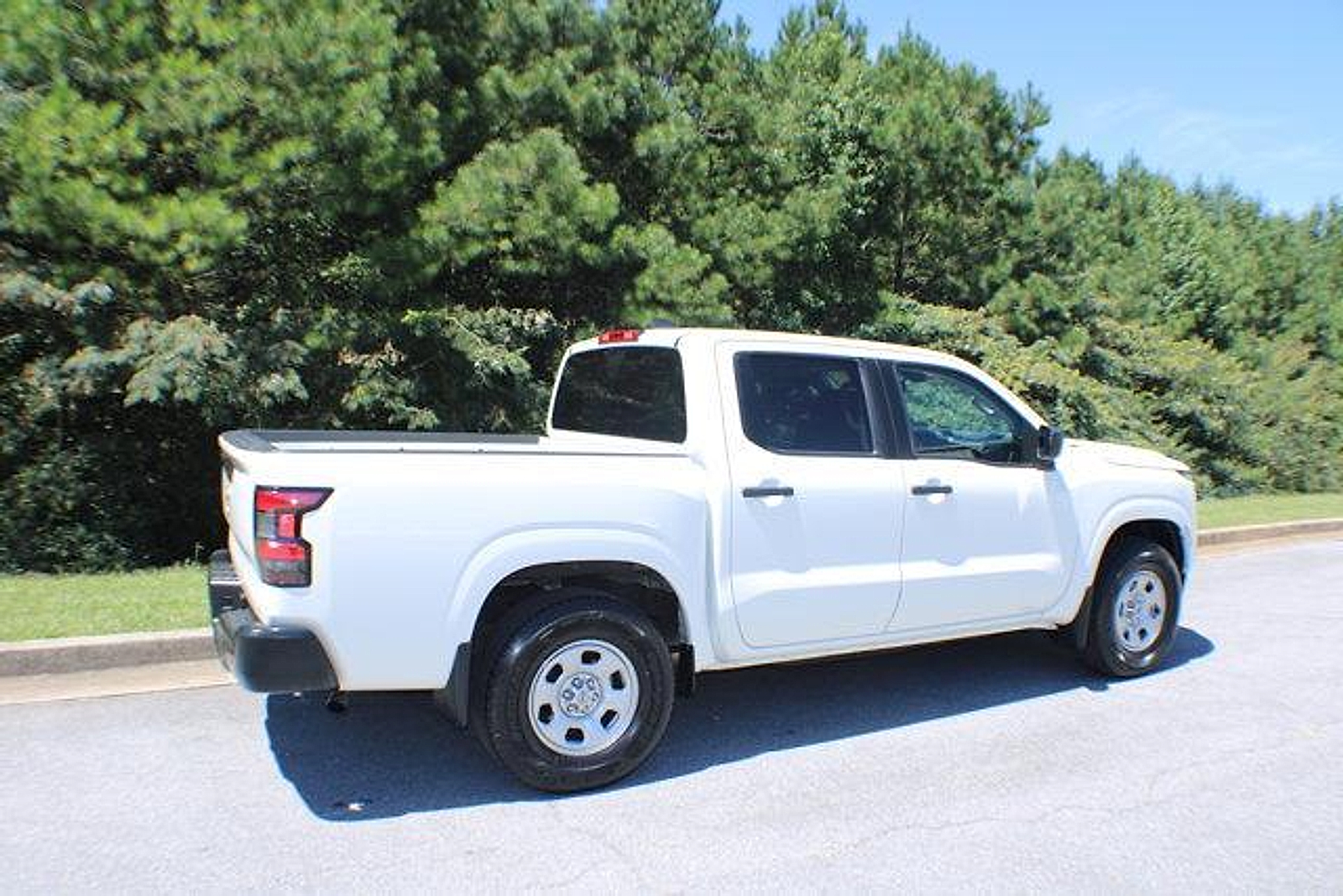 2023 Nissan Frontier S photo 2
