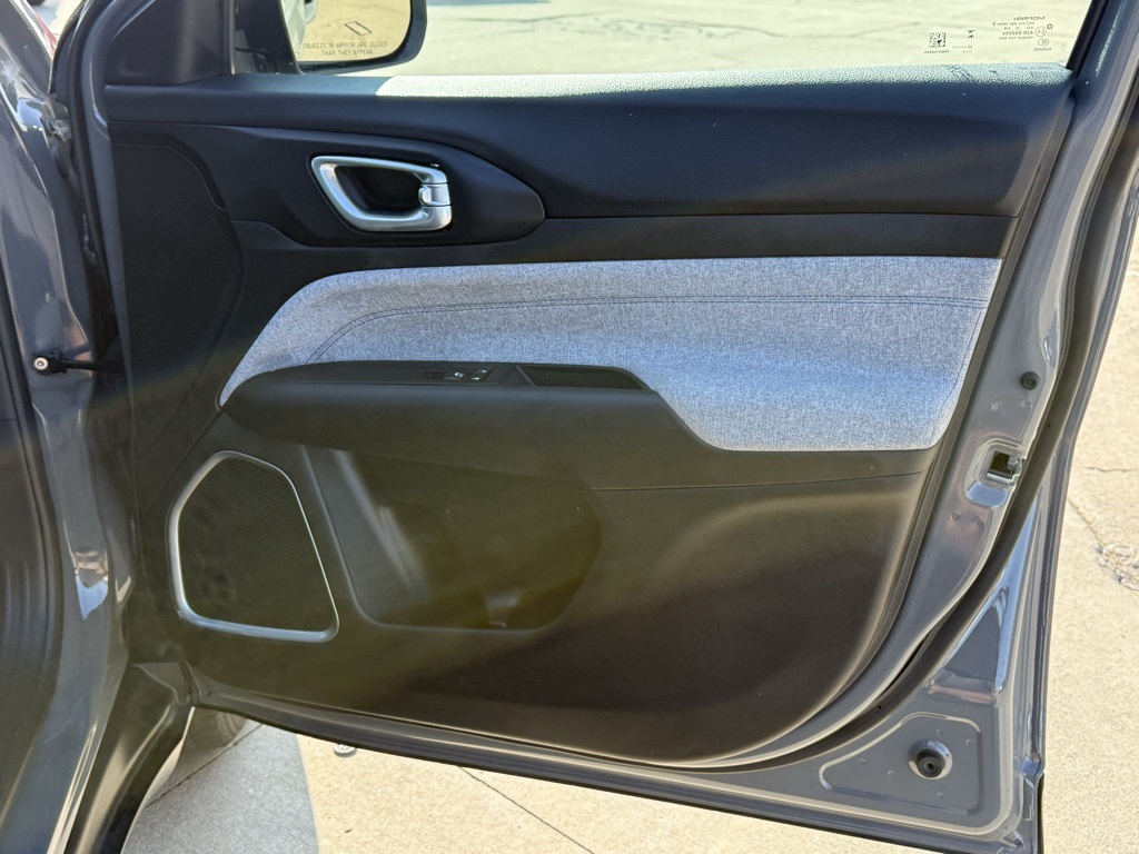 2024 Jeep Compass Latitude photo 25