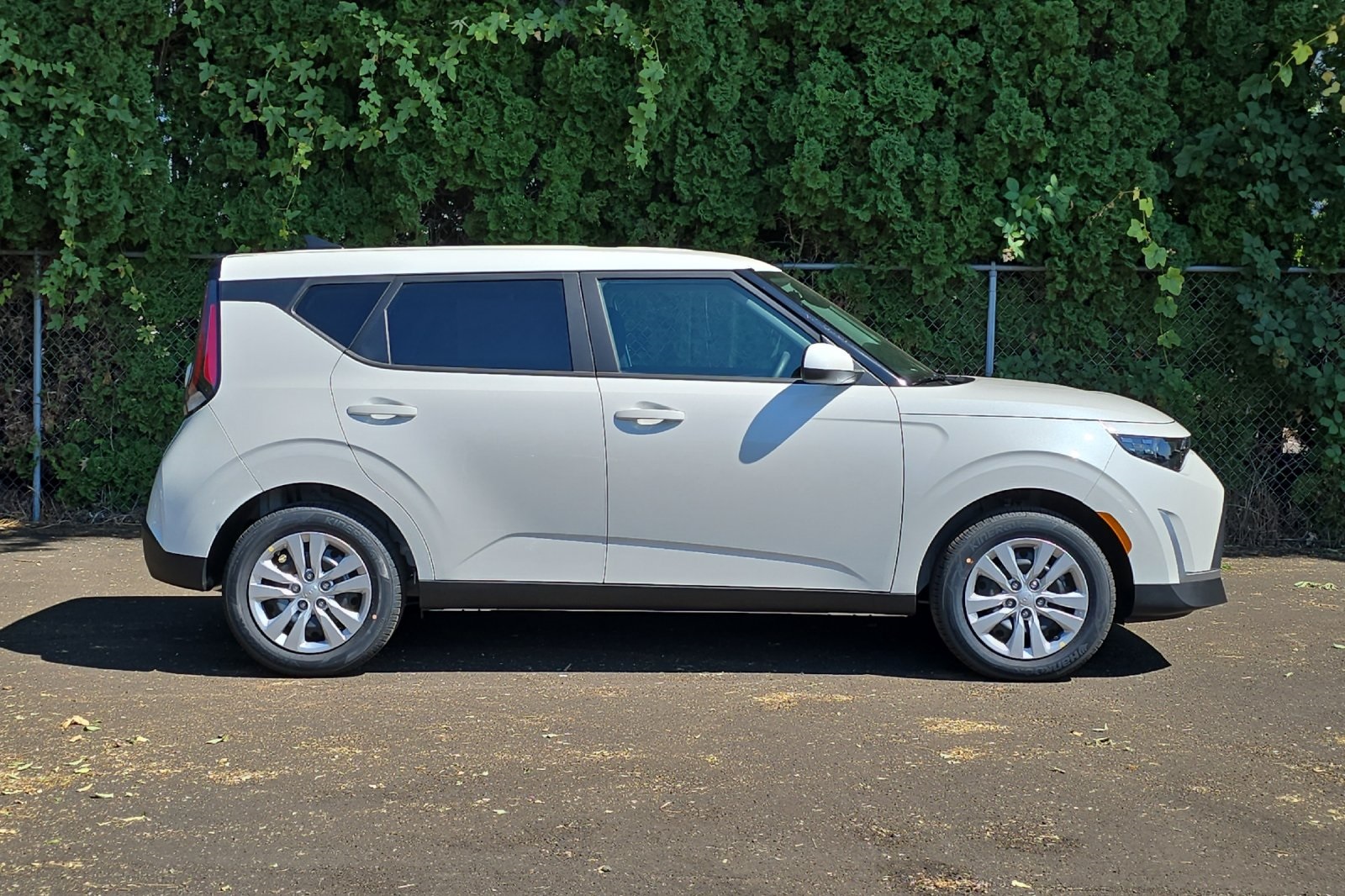 2025 Kia Soul LX photo 2