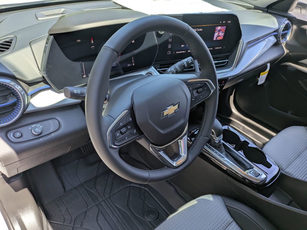 2025 Chevrolet Trax LT photo 10