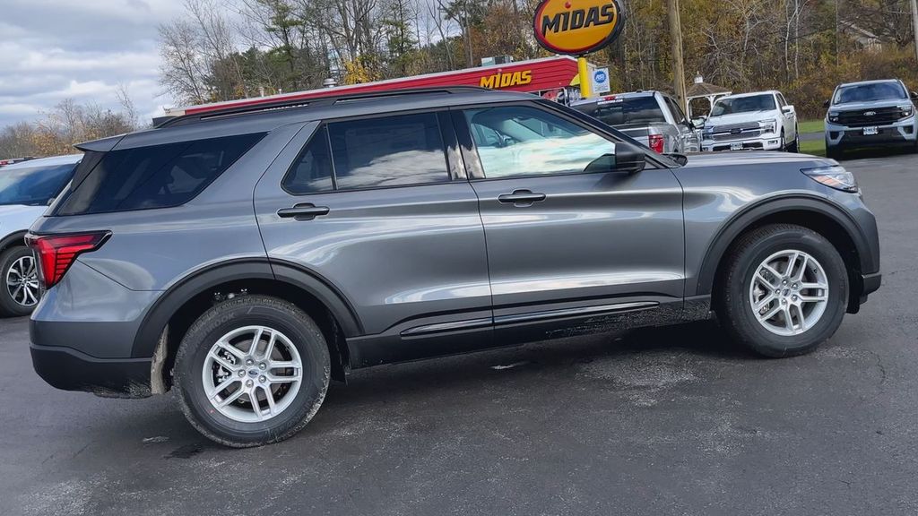 2026 Ford Explorer photo 4