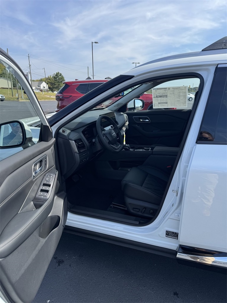 2026 Nissan Rogue Platinum photo 9