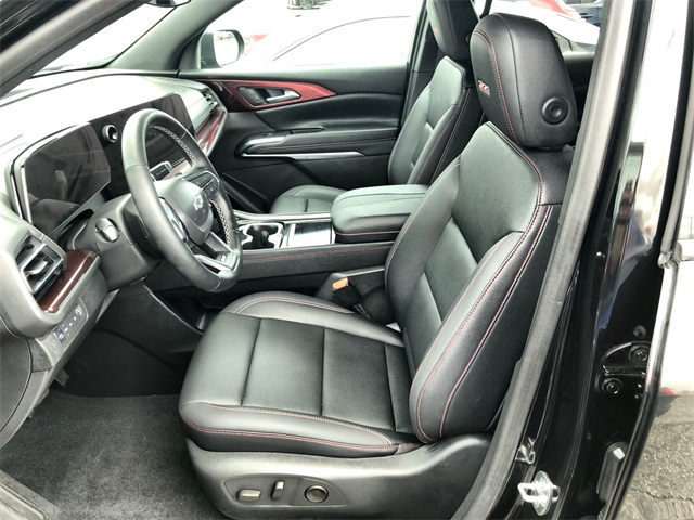 2025 Chevrolet Traverse Z71 photo 2