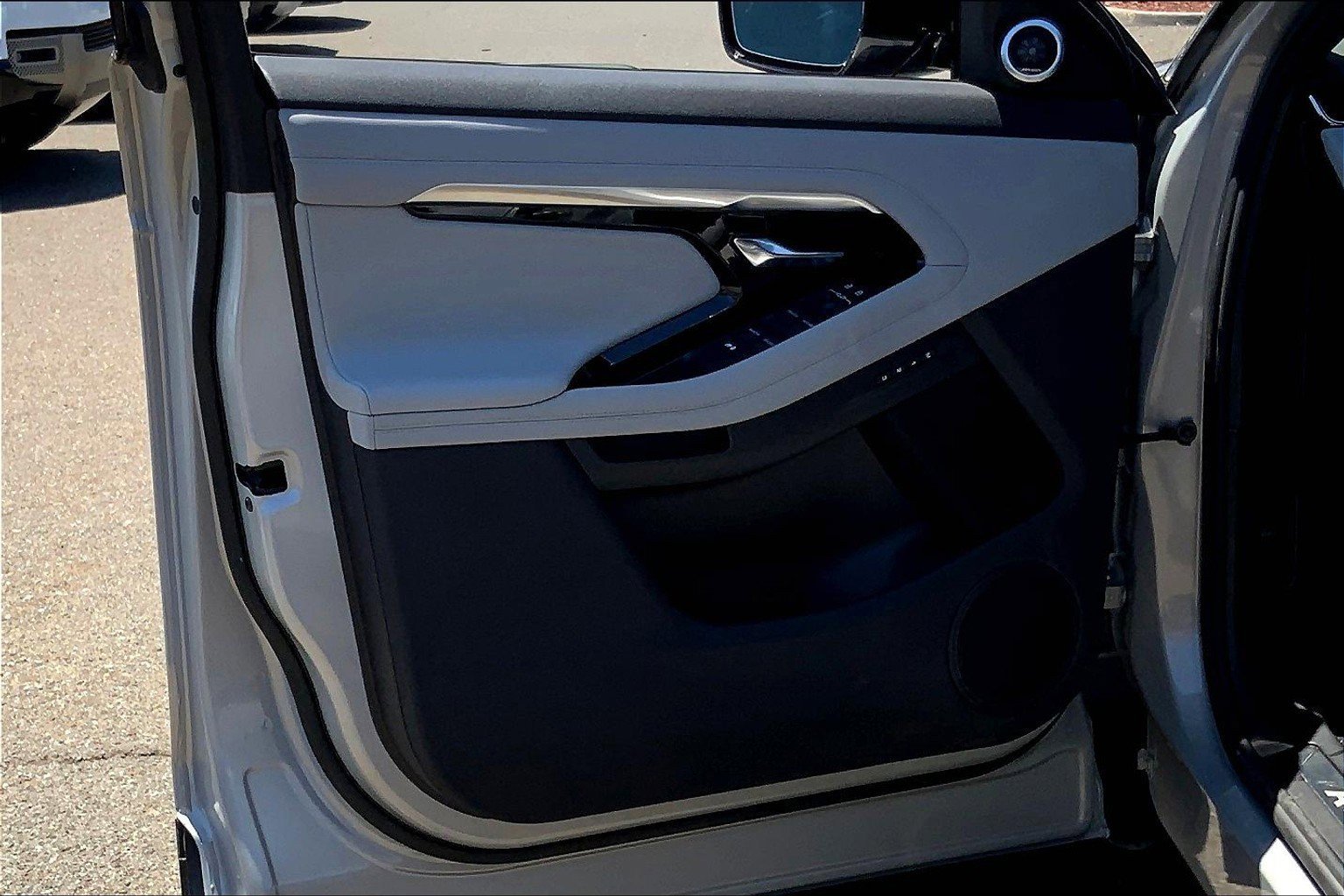2023 Land Rover Range Rover Evoque R-Dynamic SE photo 22