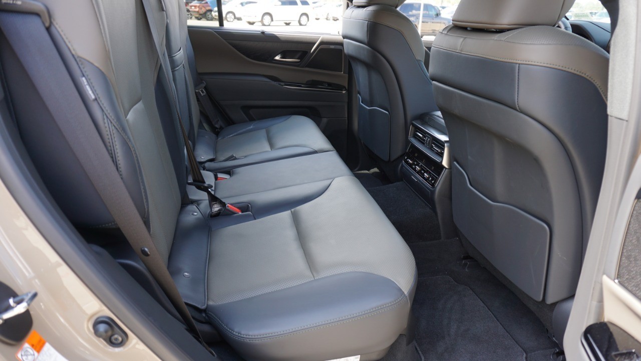 2025 Lexus LX photo 30