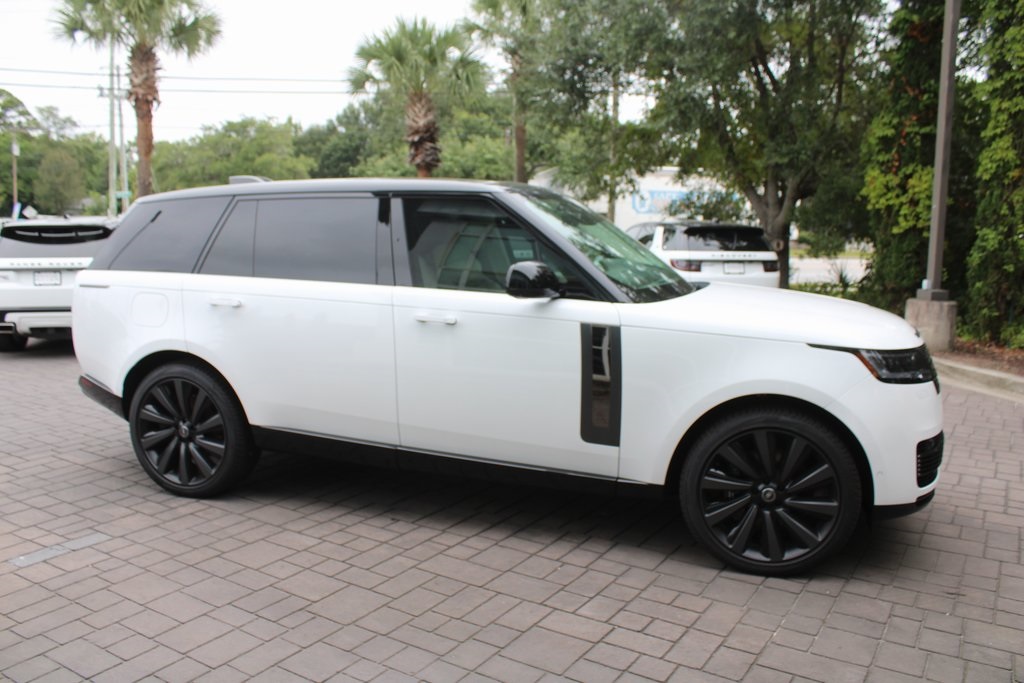2024 Land Rover Range Rover SV photo 3
