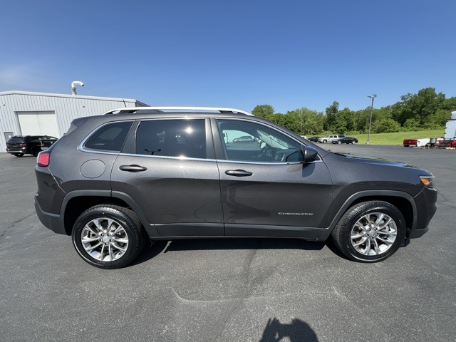 Used 2019 Jeep Cherokee Latitude Plus with VIN 1C4PJLLX1KD128555 for sale in Freeport, IL