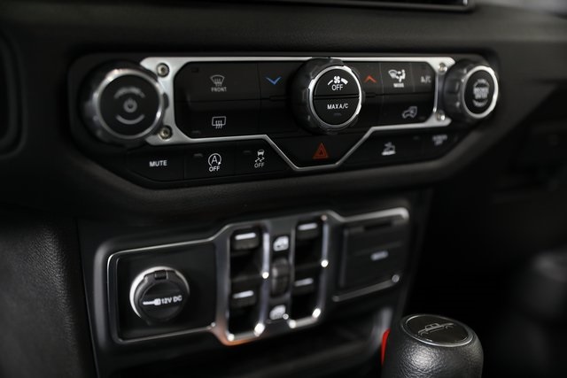 2025 Jeep Gladiator photo 9