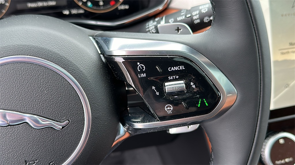 2026 Jaguar F-PACE P400 R-Dynamic S photo 15