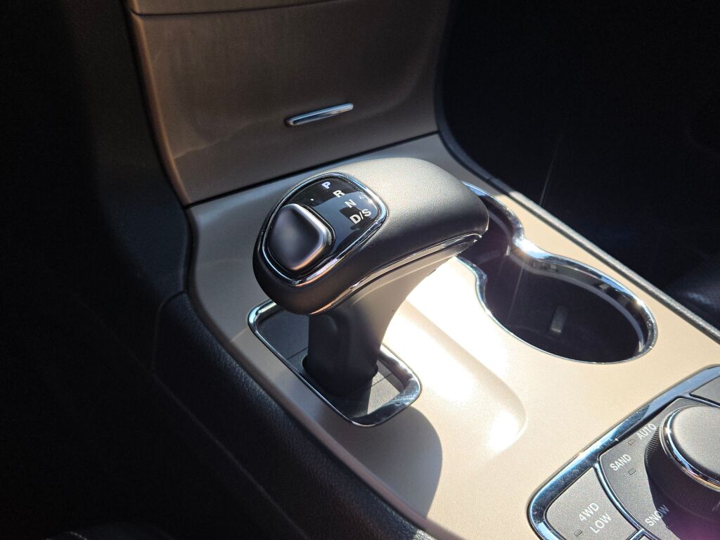 2015 Jeep Grand Cherokee Overland photo 28