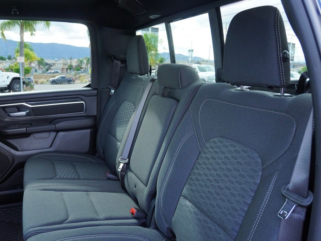 New 2026 Diamond Black Crystal Pearl-Coat Exterior Paint RAM Big Horn Night Edition image 20