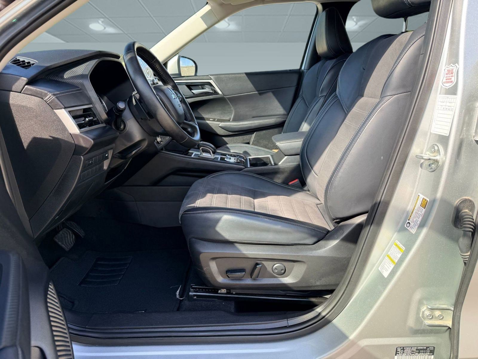 2024 Mitsubishi Outlander SE photo 4