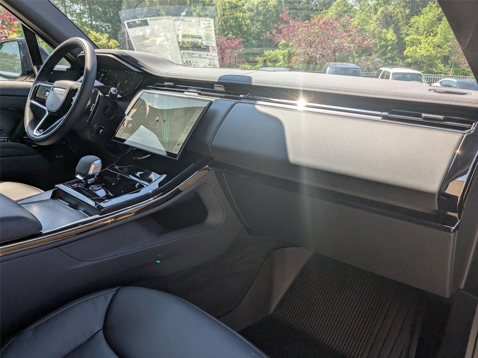 2025 Land Rover Range Rover Sport P360 S photo 32