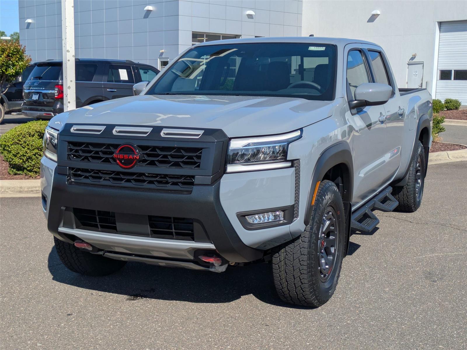 2025 Nissan Frontier PRO-4X's photo