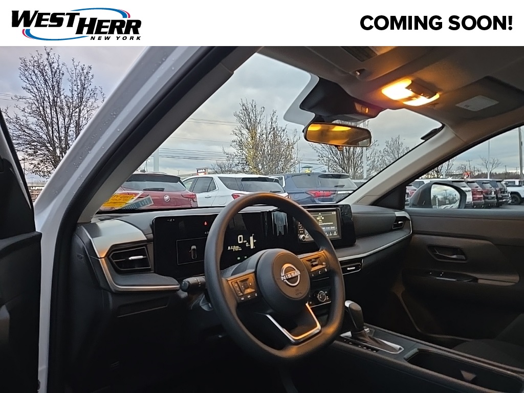 2025 Nissan Kicks S photo 2