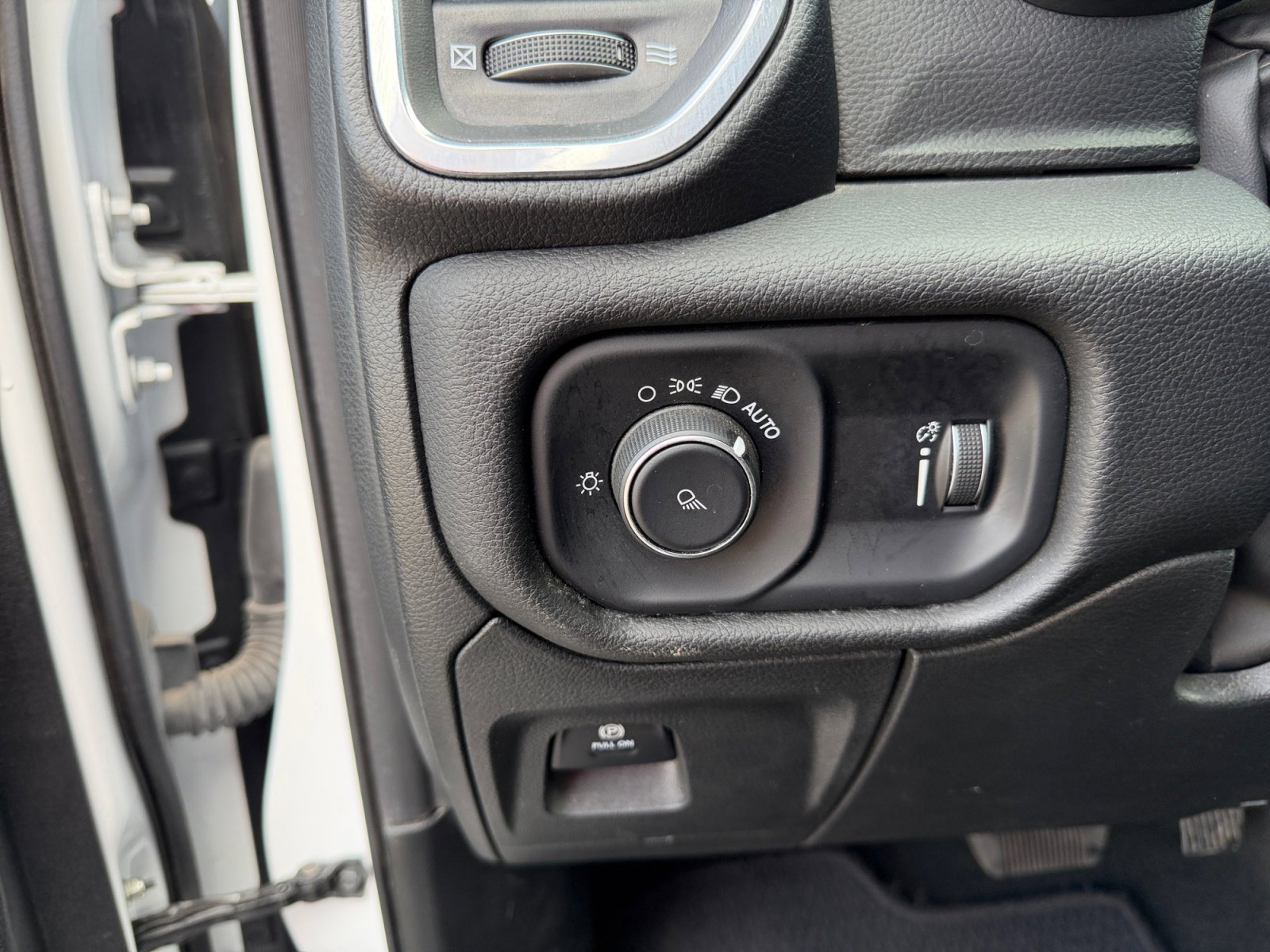2024 Ram 1500 Laramie photo 24