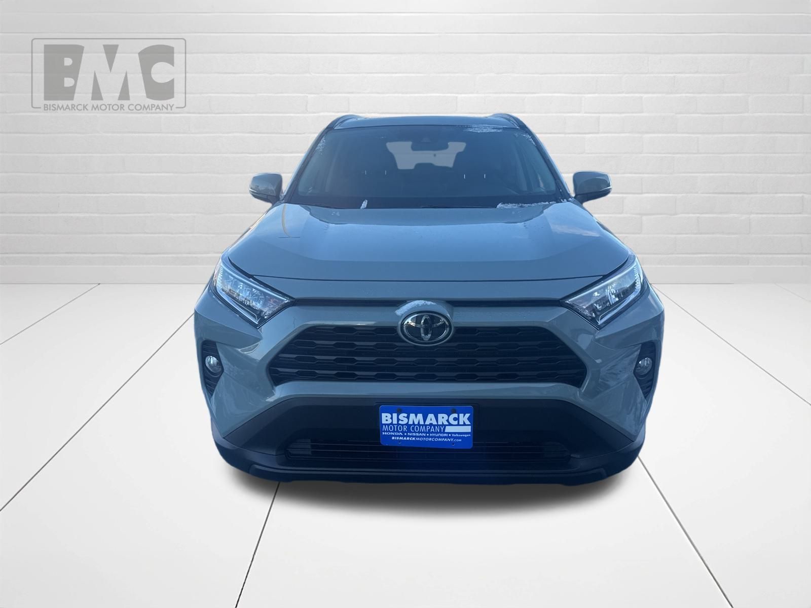 2020 Toyota RAV4 XLE photo 2
