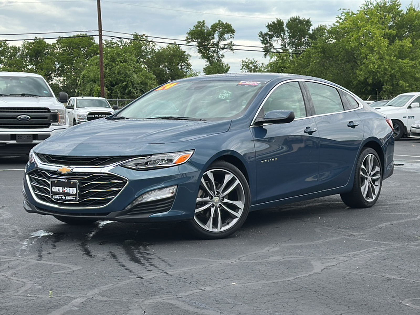 Used 2024 Lakeshore Blue Metallic CHEVROLET LT image 2