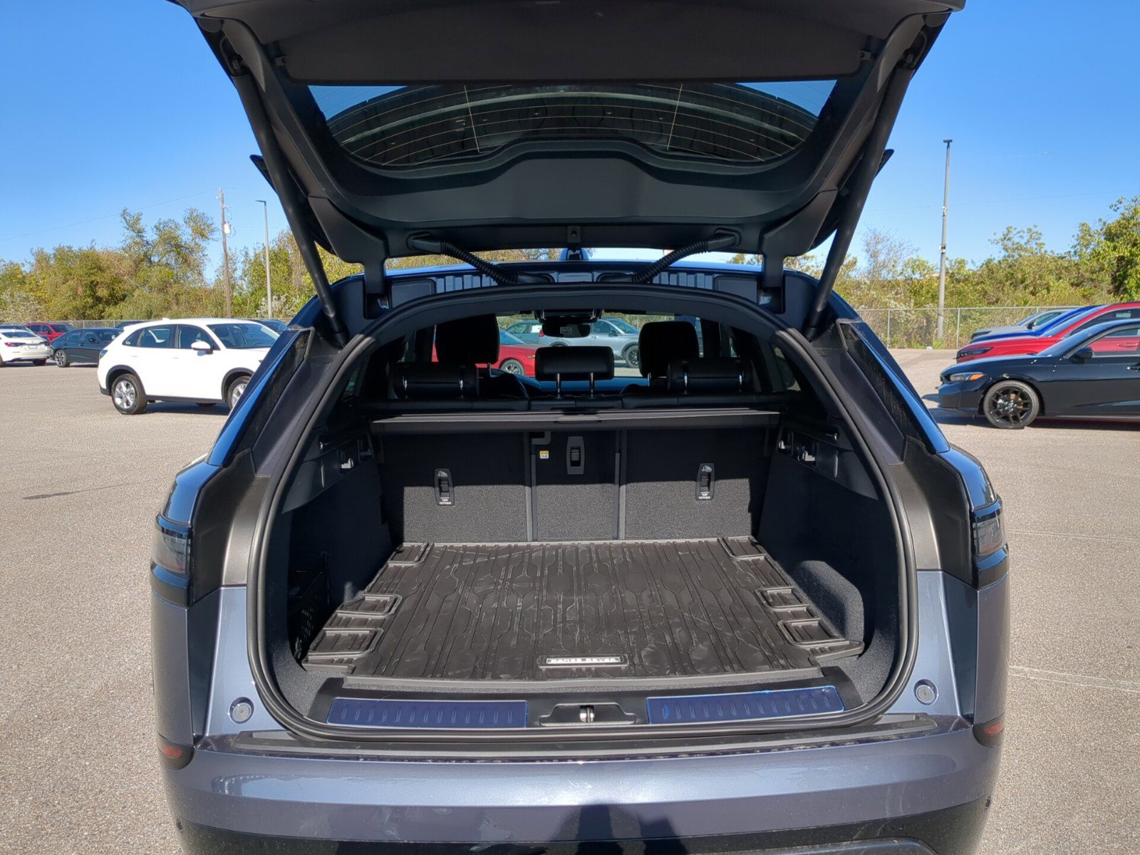 2026 Land Rover Range Rover Velar P250 S photo 8