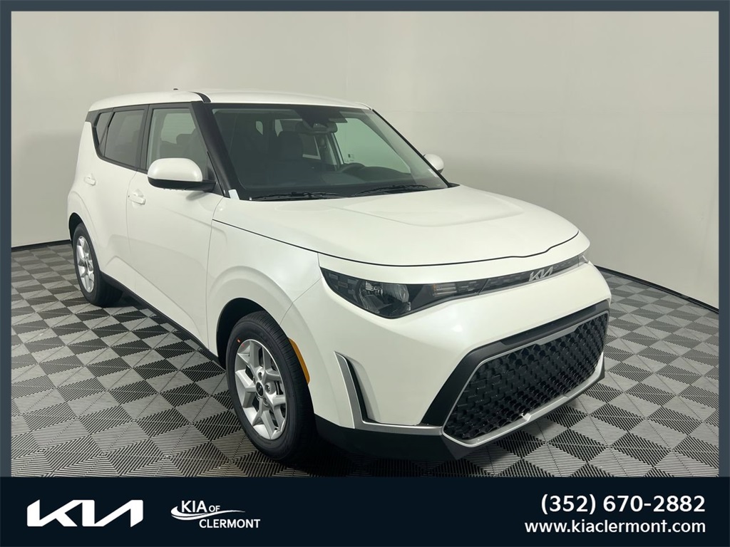 2025 Kia Soul LX's photo
