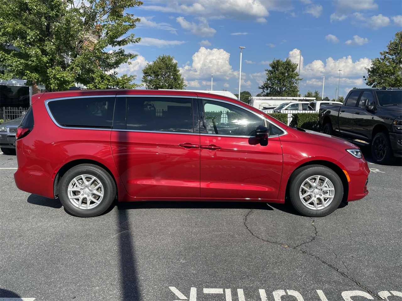 2025 Chrysler Pacifica photo 7