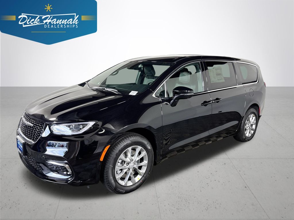 2026 Chrysler Pacifica Select's photo