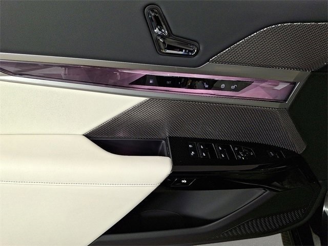 2025 Bmw 750e photo 7