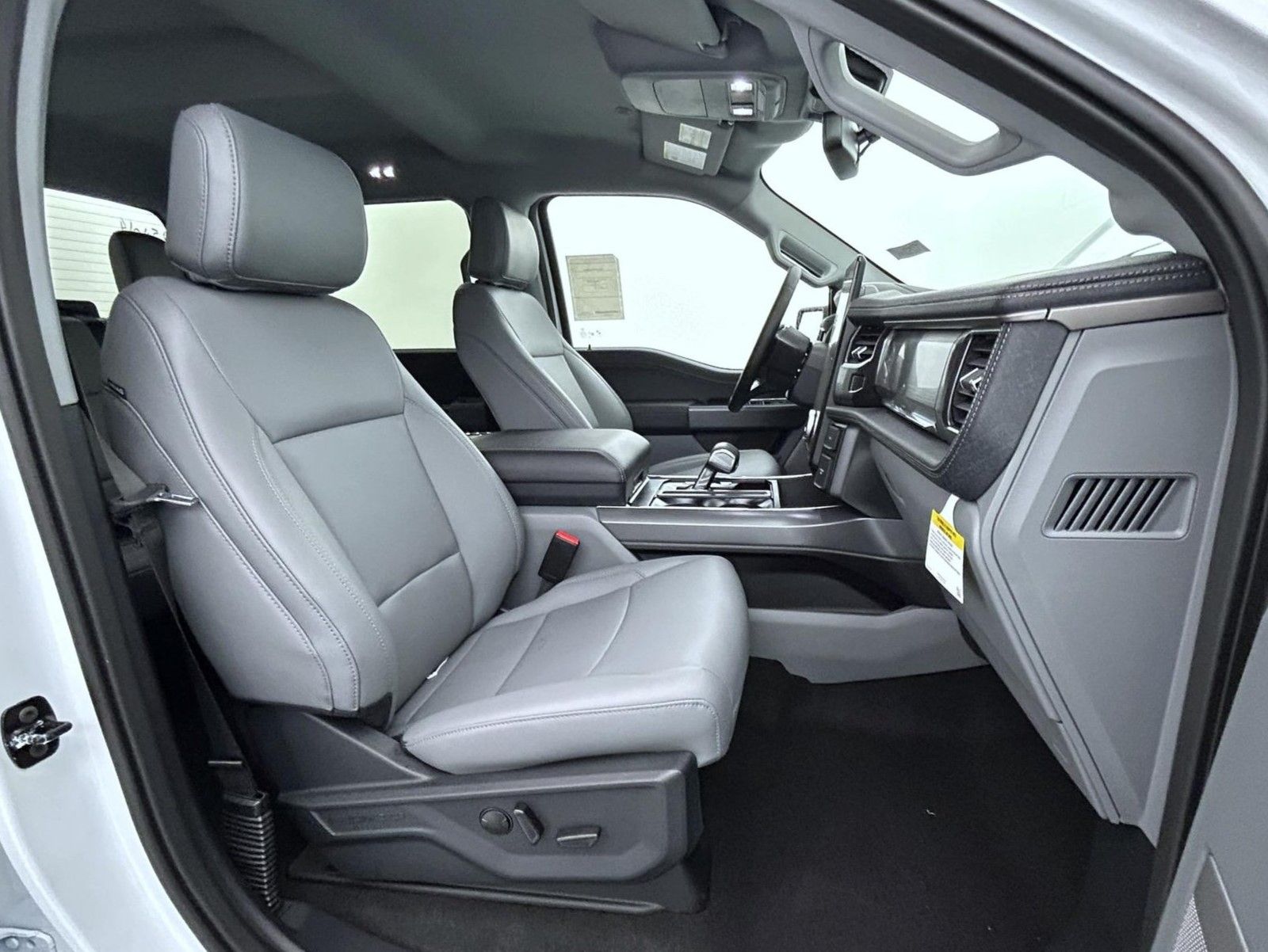 2025 Ford F-150 Lightning photo 12