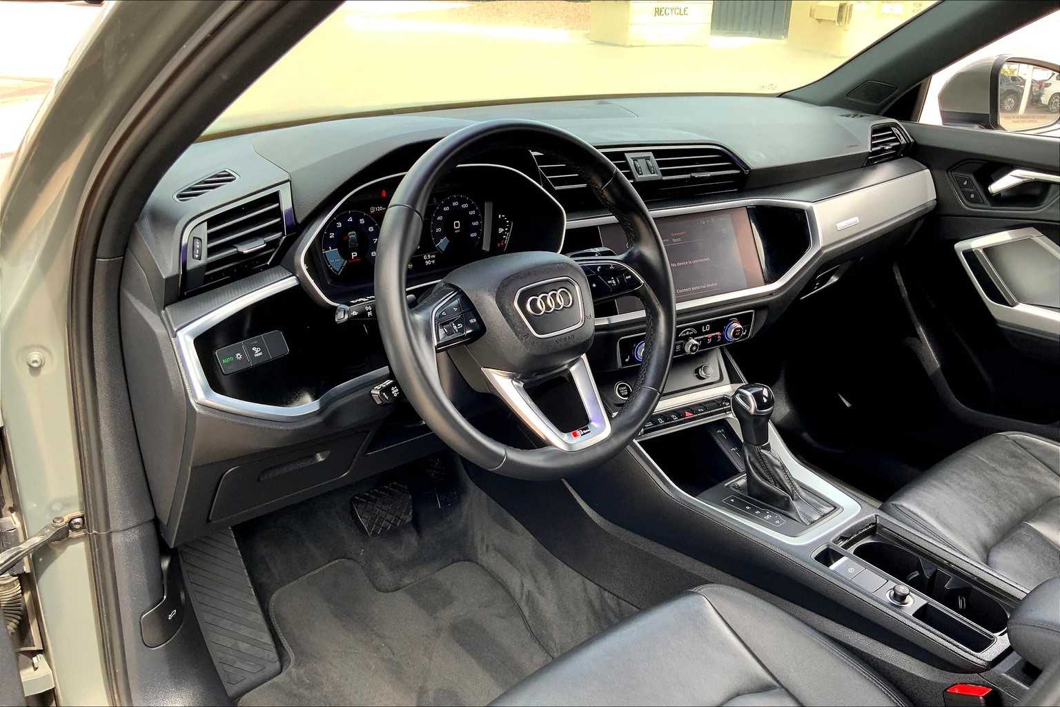 2022 Audi Q3 S line Premium Plus 45 TFSI photo 15