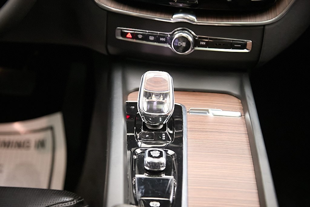 2023 VOLVO XC60 - Image 31