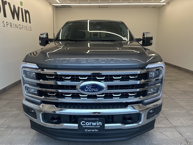 2025 Ford F-350 Lariat photo 2
