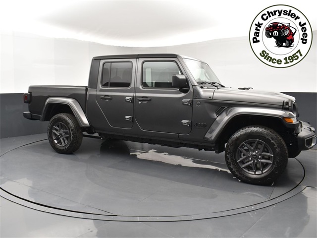 2025 Jeep Gladiator Sport S's photo