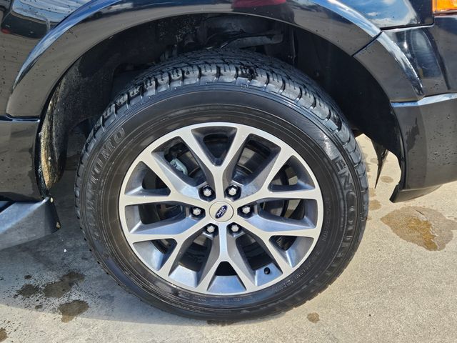 2017 Ford Expedition XLT photo 2