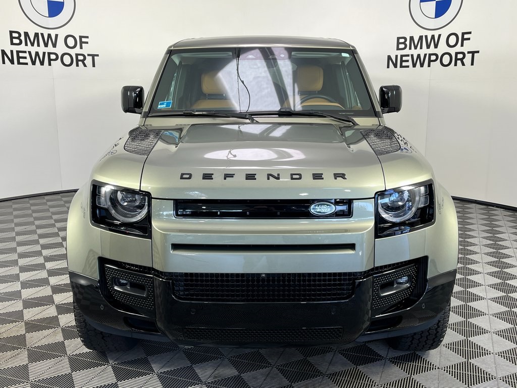2024 Land Rover Defender 110 SE photo 4