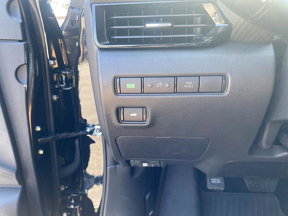2025 Nissan Sentra SV photo 9