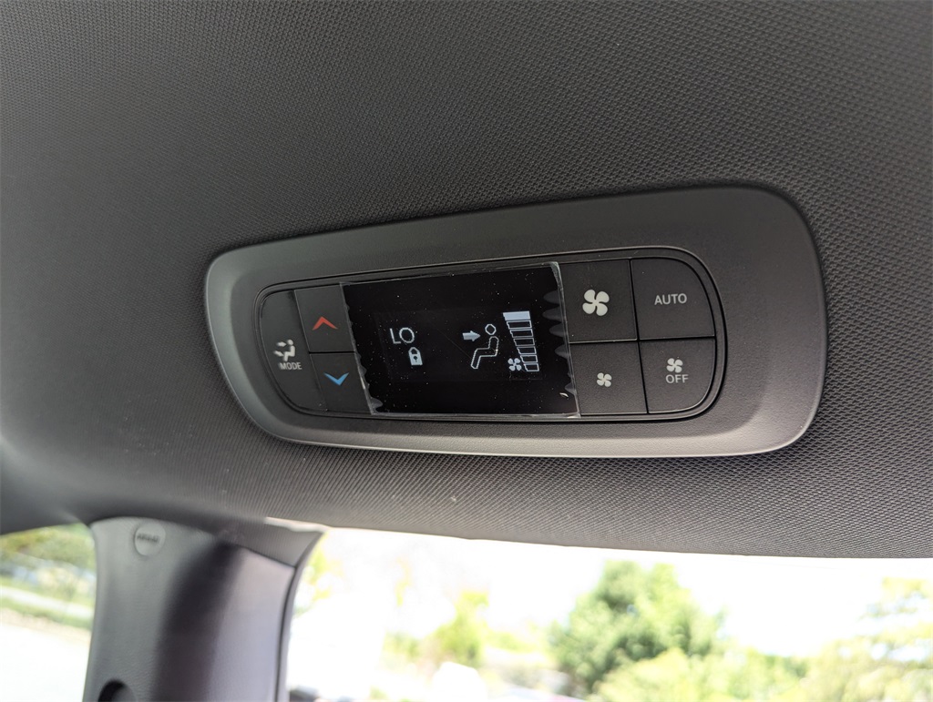2026 Chrysler Pacifica photo 33