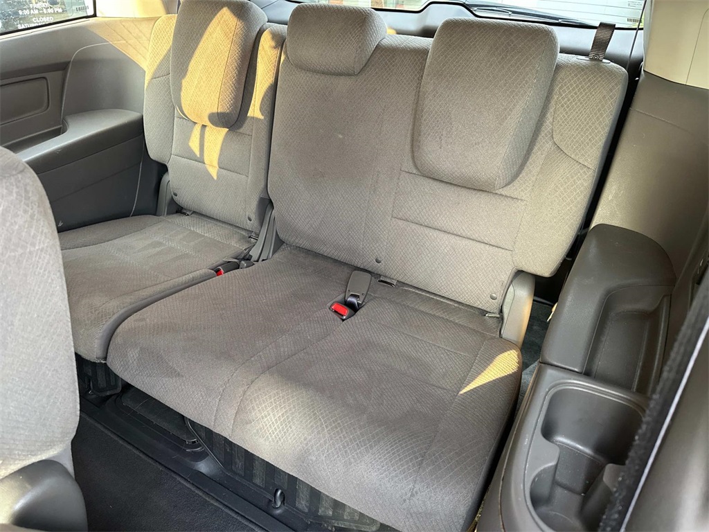 2016 Honda Odyssey SE photo 12